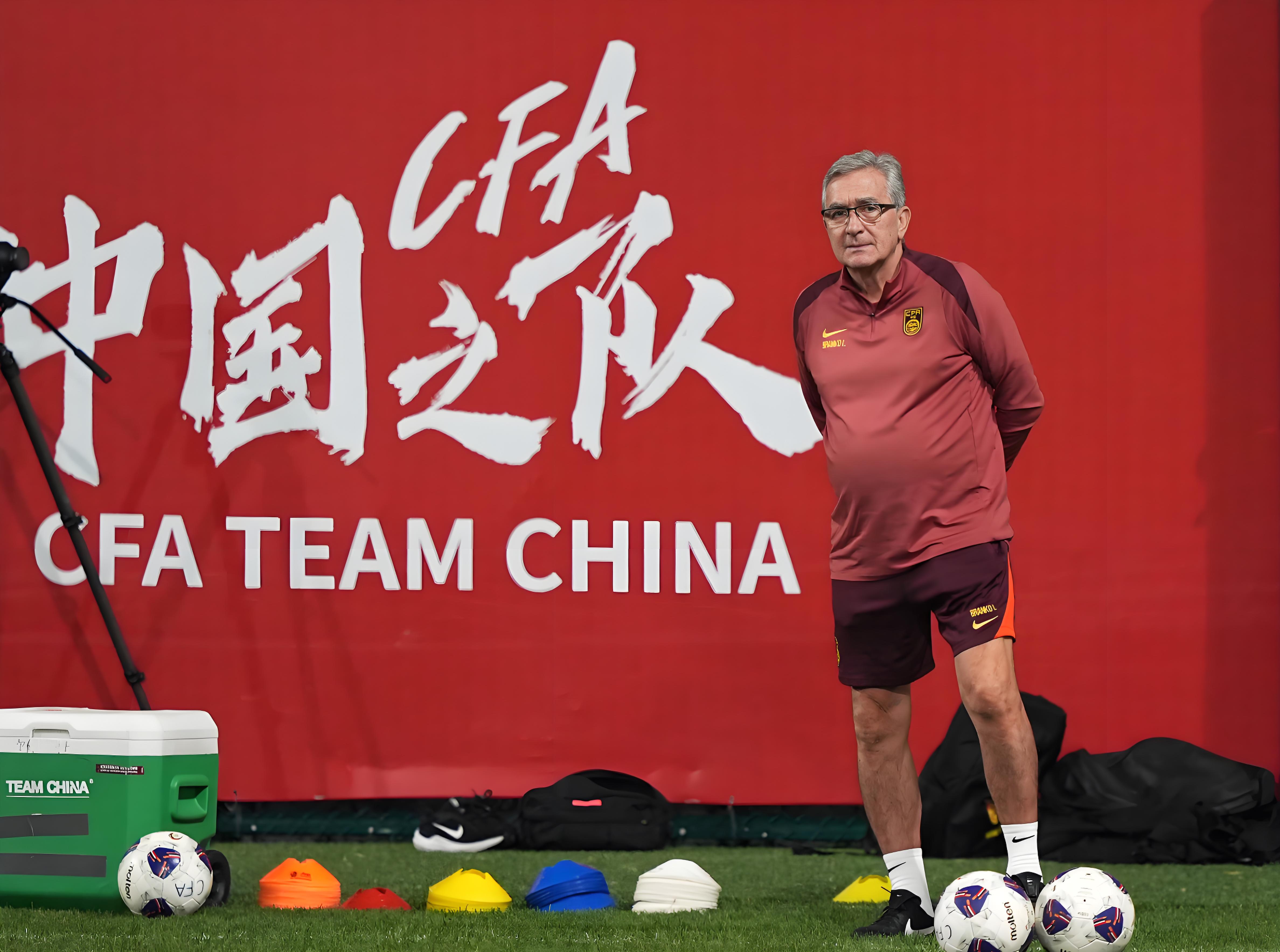 开云体育-莱万多夫斯基在湖人比赛中领先优势明显，比赛局势复杂引发热议！的简单介绍