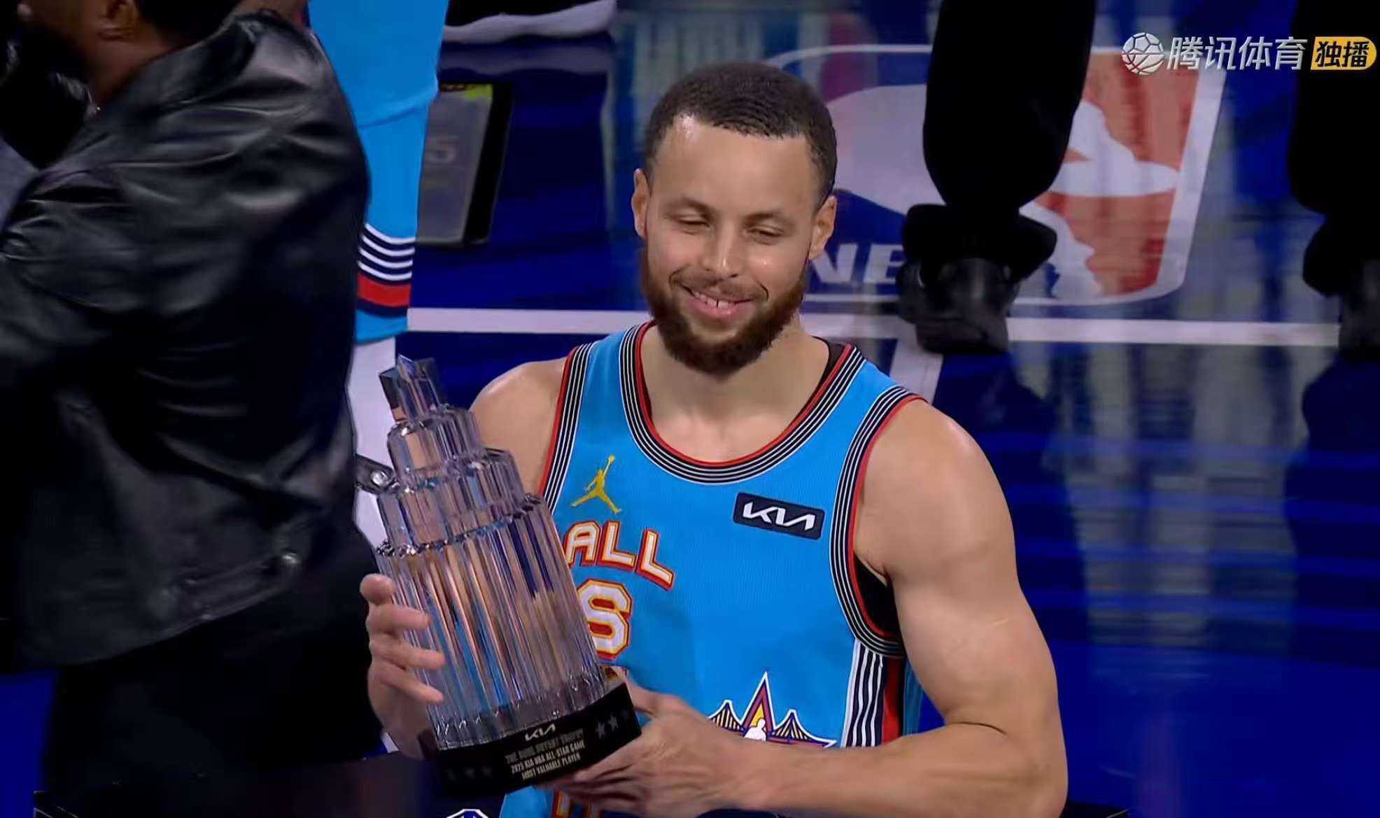 开云-包含库里在热火比赛中比赛局势复杂，夺冠引发热议！的词条