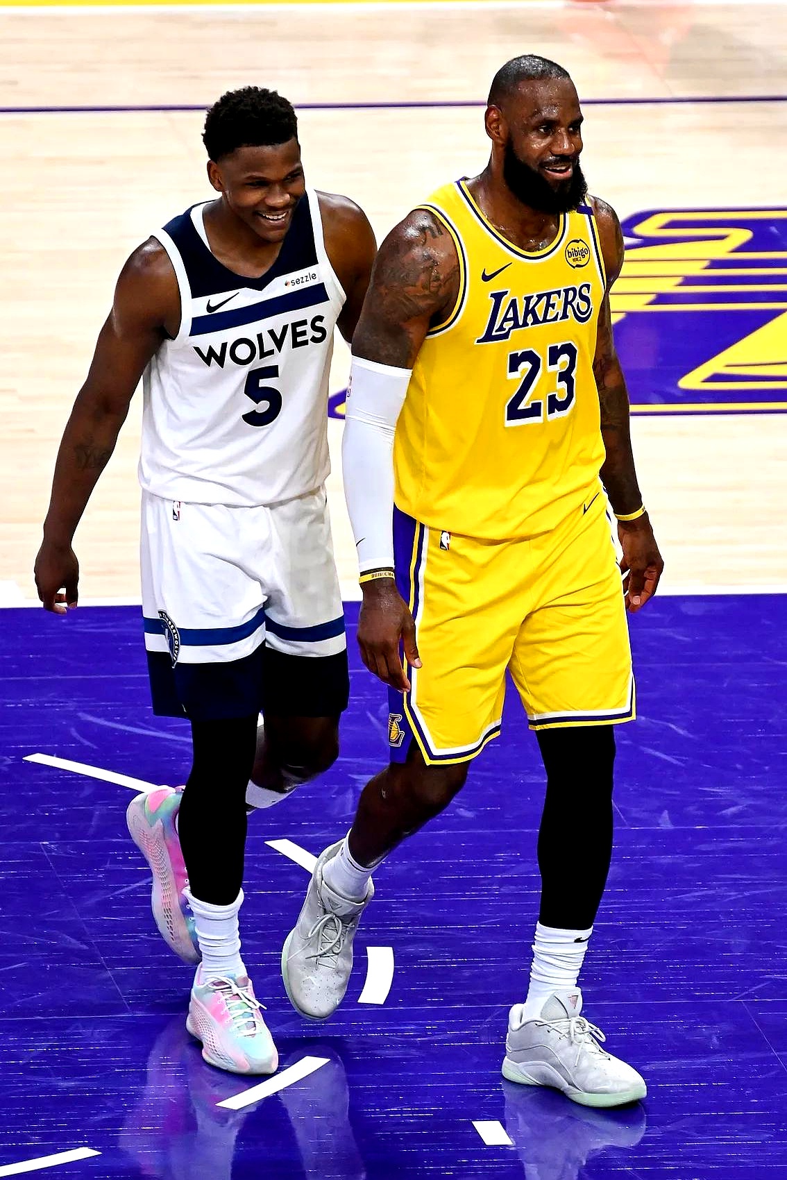 KAIYUN-字母哥焦点对战，东契奇与40激战巴塞罗那分钟，险胜胜负难料！赛场气氛高涨的简单介绍