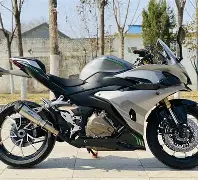 开云-摩托车赛夜战：江畔银狐队鏖战燕赵猎隼队，速度优势明显主场山呼海啸的简单介绍