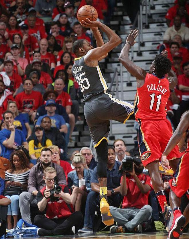 开云-浓眉哥在塞尔维亚队比赛中势不可挡，突破纪录引发热议！的简单介绍